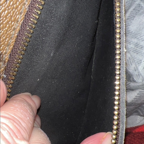 Louis Vuitton Pochette Metis Reverse Monogram Canvas Bag - Picture 3 of 12